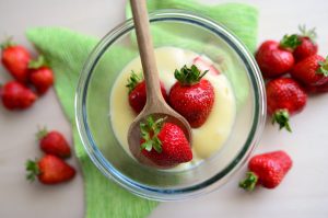 strawberries yogurt